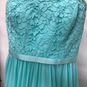 Davis’ bridal dress